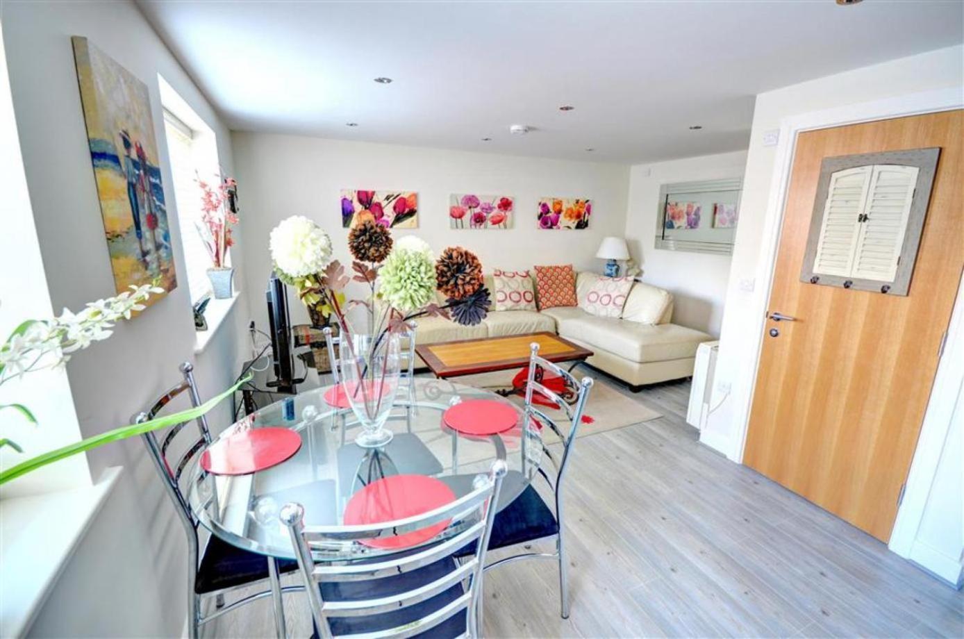 Hotties House - Two-Bed Cottage, Dog-Friendly & Off-Street Parking - スカーバラ エクステリア 写真