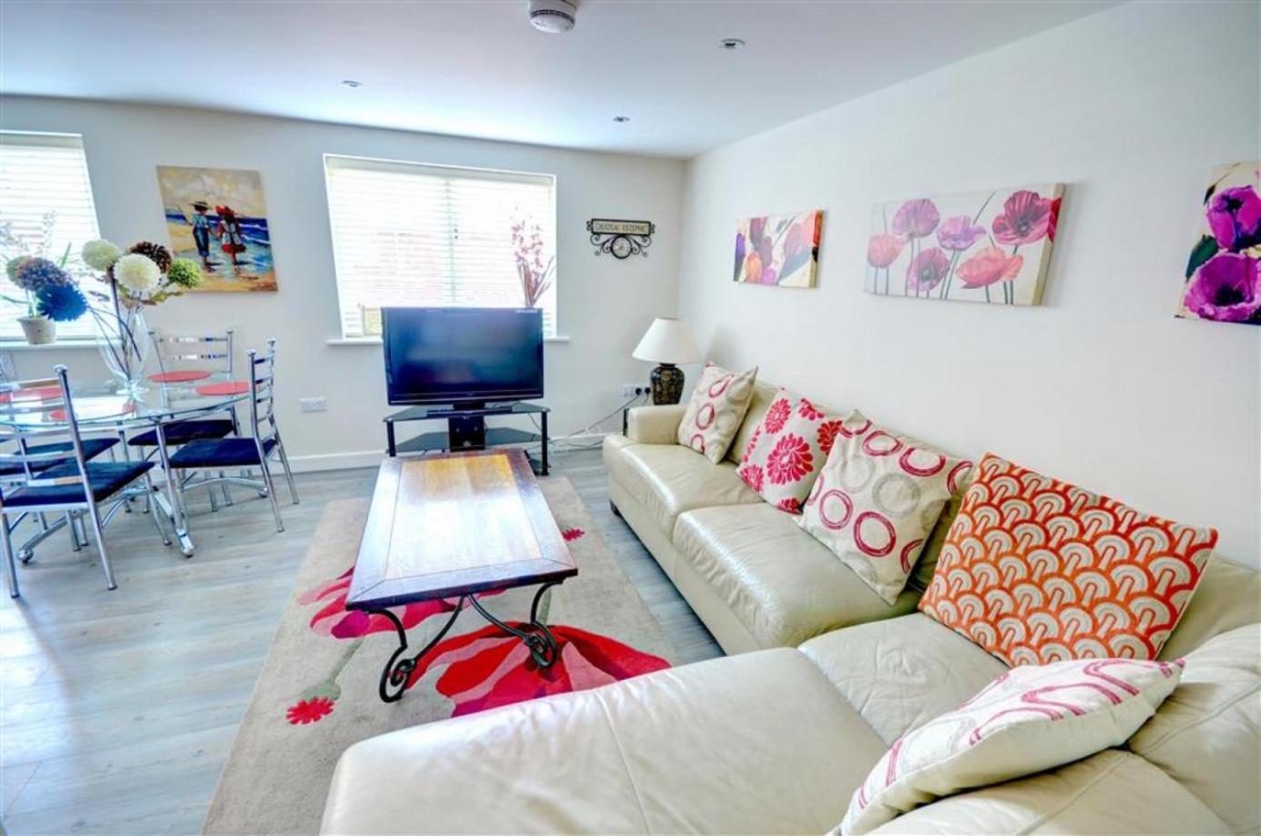 Hotties House - Two-Bed Cottage, Dog-Friendly & Off-Street Parking - スカーバラ エクステリア 写真